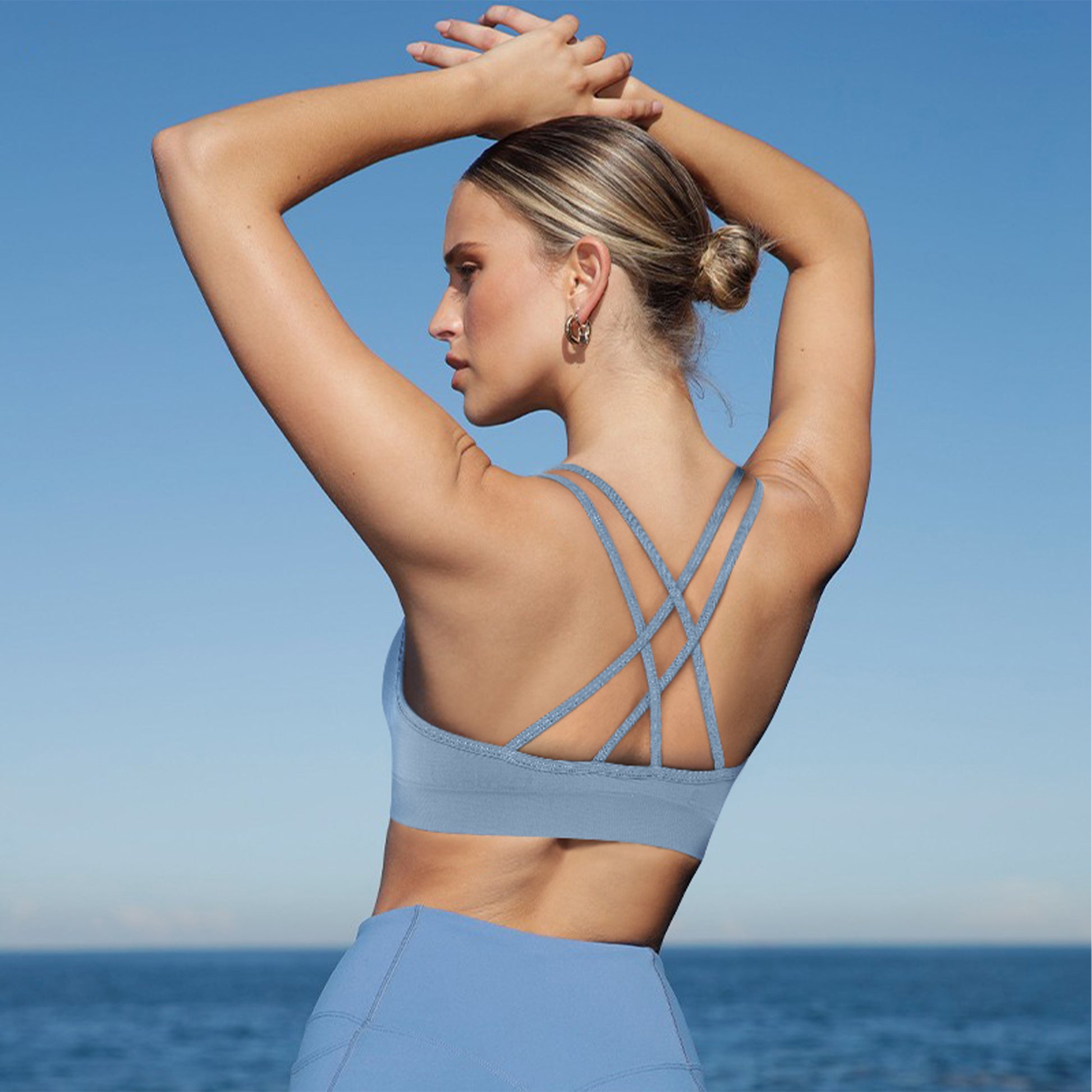 VEQKING Women's Cross Back Sports Bra Padded Strappy Medium Support Sky